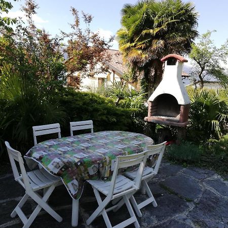 Apartamento Giardino Porto Valtravaglia Exterior foto